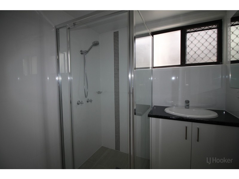 1a/56 Imperial Parade, Labrador QLD 4215