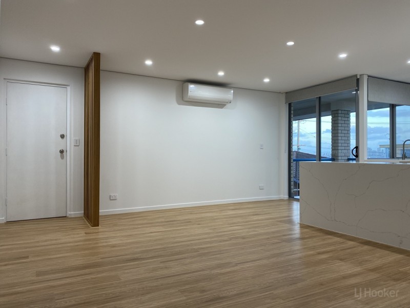 12/294 Marine Parade, Labrador QLD 4215