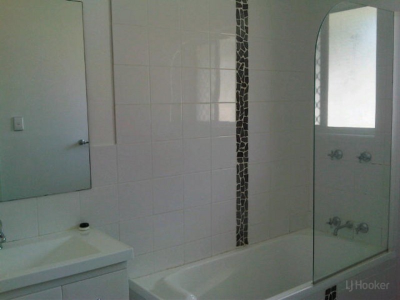 1/130 Kumbari Avenue, Labrador QLD 4215