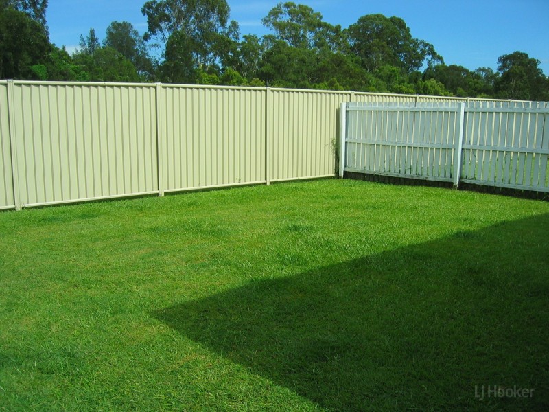 1/130 Kumbari Avenue, Labrador QLD 4215