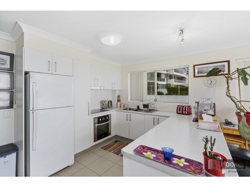 10/294 Marine Parade, Labrador QLD 4215