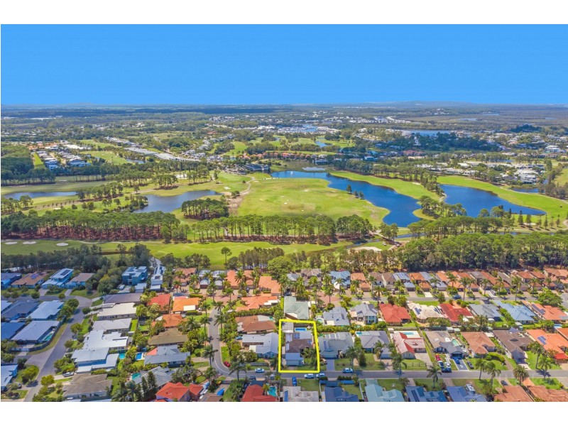 17 Shinnecock Close, Hope Island QLD 4212