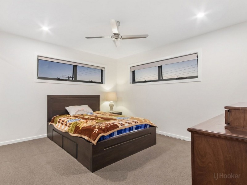 20 Third Avenue, Labrador QLD 4215