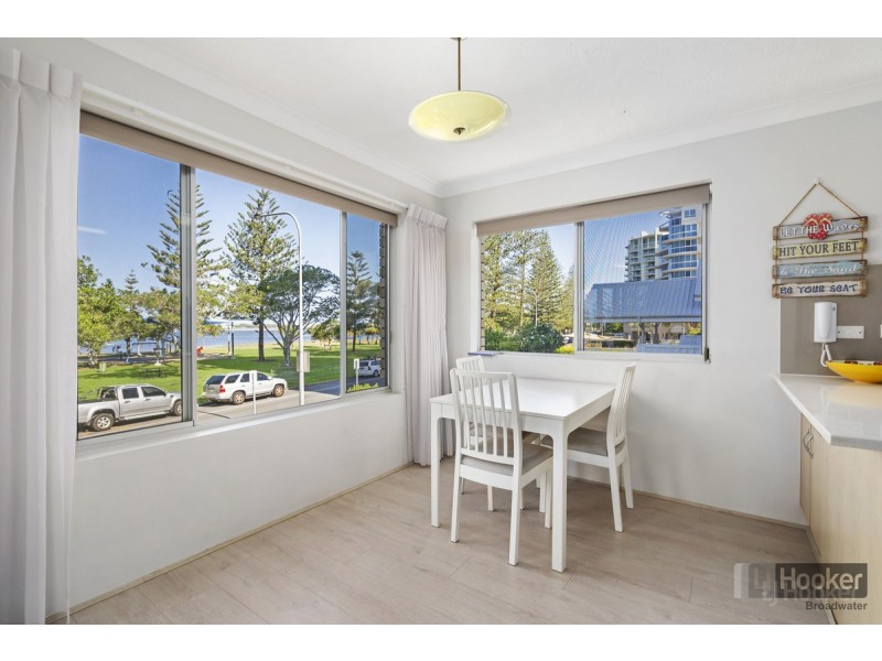 2/216 Marine Parade, Labrador QLD 4215