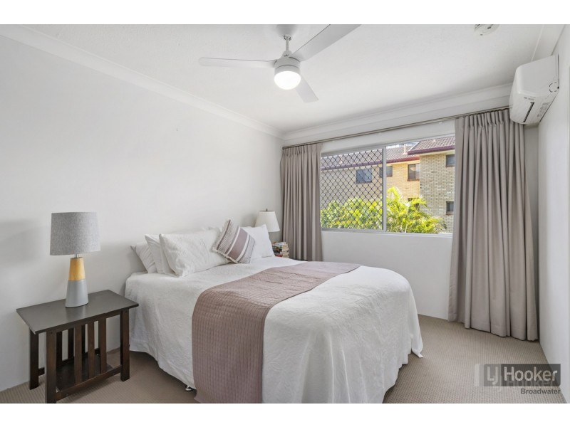 2/216 Marine Parade, Labrador QLD 4215