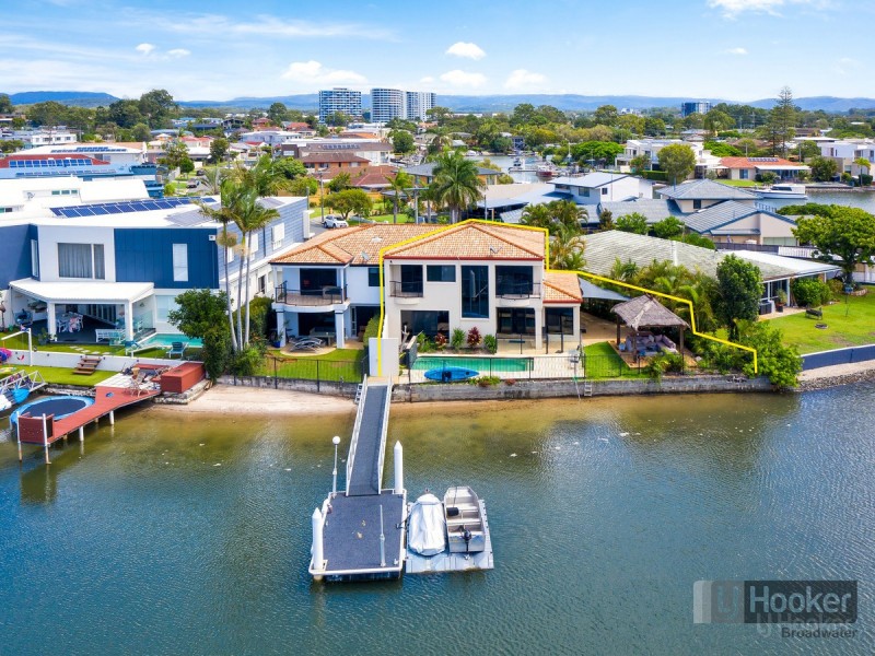 1/48 Vaggelas Crescent, Biggera Waters QLD 4216