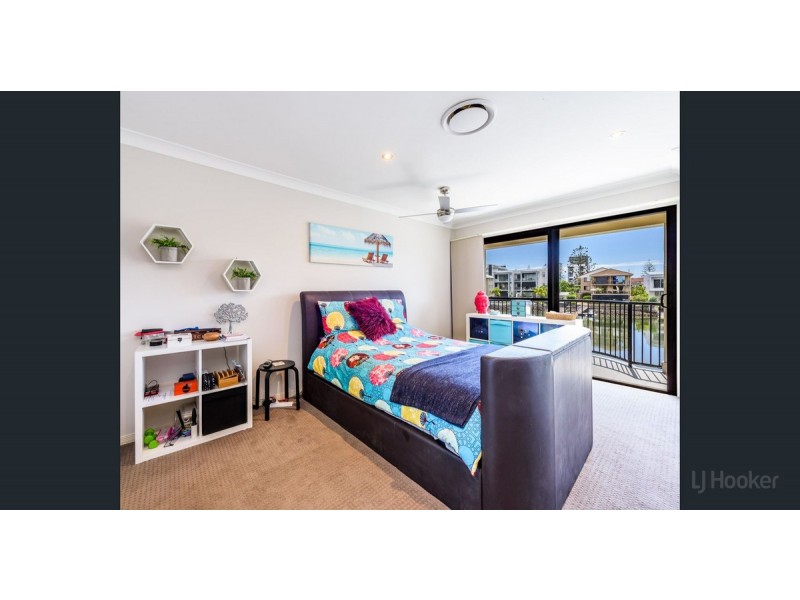 1/48 Vaggelas Crescent, Biggera Waters QLD 4216