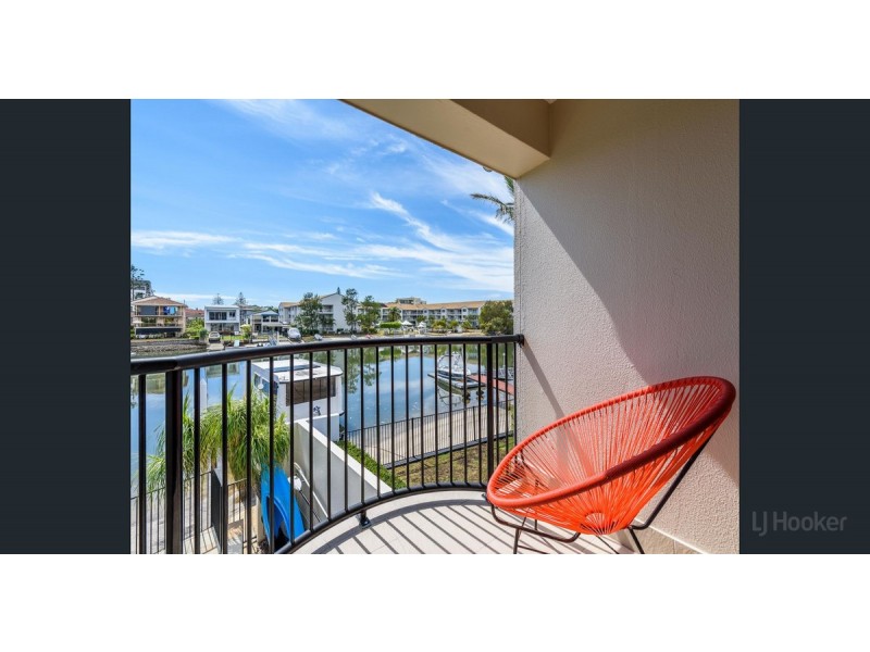 1/48 Vaggelas Crescent, Biggera Waters QLD 4216