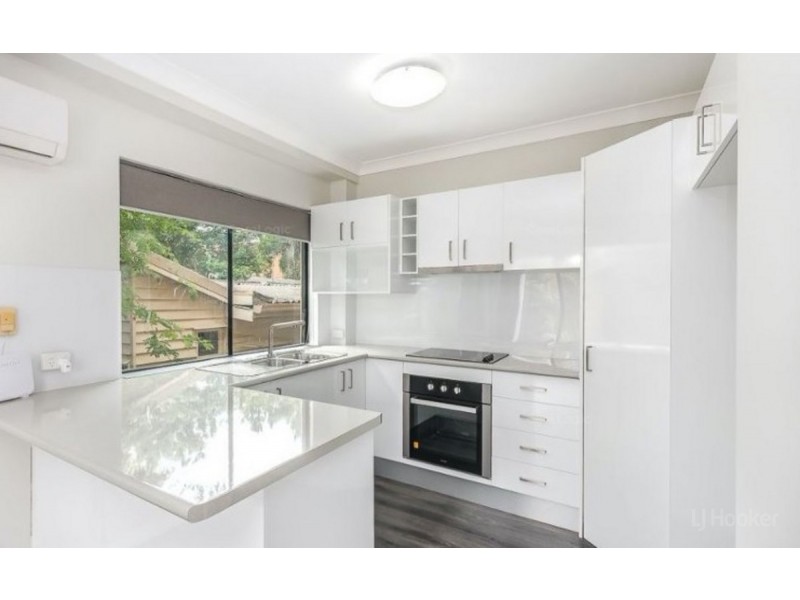 1/143 Frank Street, Labrador QLD 4215