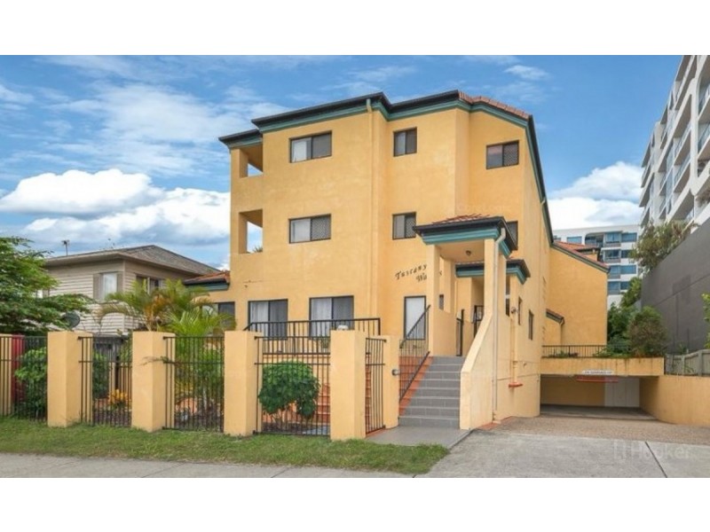 1/143 Frank Street, Labrador QLD 4215