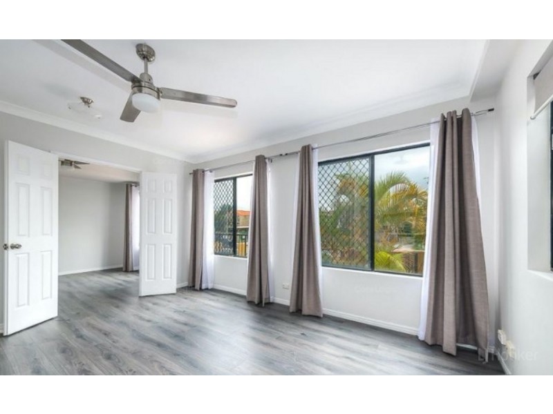 1/143 Frank Street, Labrador QLD 4215