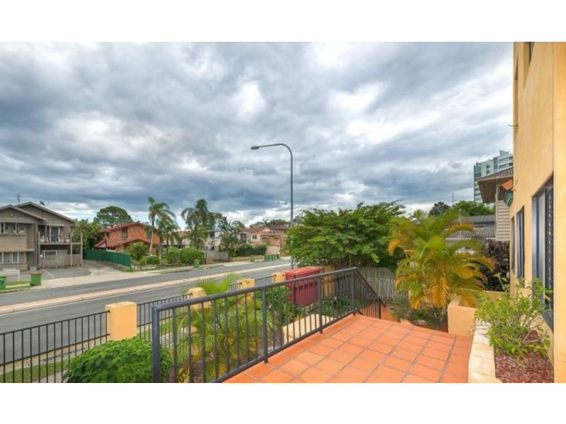 1/143 Frank Street, Labrador QLD 4215