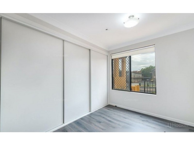 1/143 Frank Street, Labrador QLD 4215