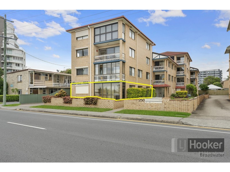 1/250 Marine Parade, Labrador QLD 4215