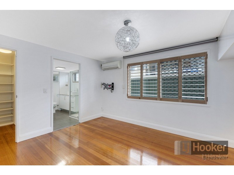 1/250 Marine Parade, Labrador QLD 4215