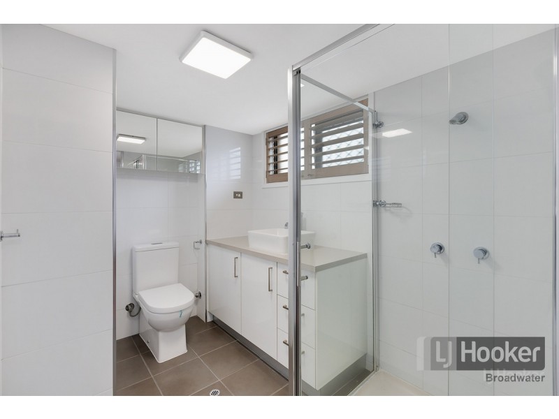 1/250 Marine Parade, Labrador QLD 4215