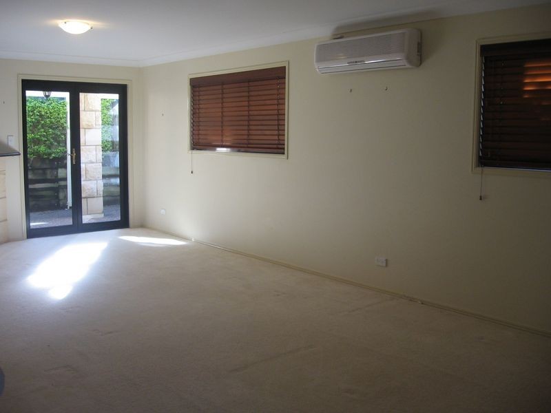 2/22 Harley Street, Labrador QLD 4215