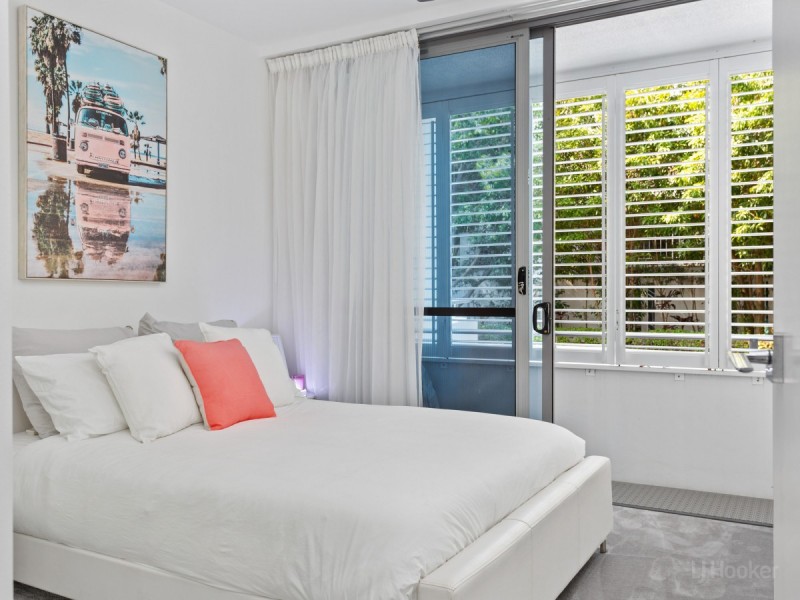 2002/438 Marine Parade, Biggera Waters QLD 4216