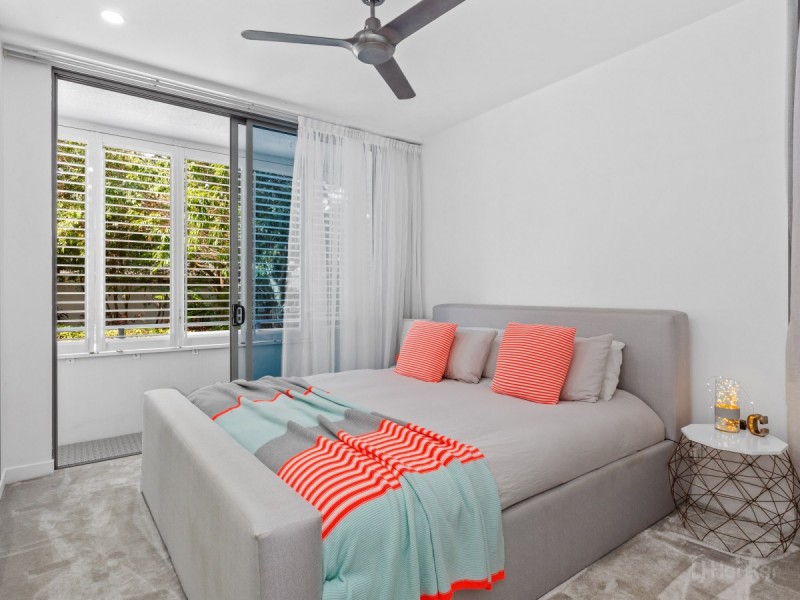 2002/438 Marine Parade, Biggera Waters QLD 4216