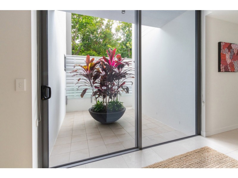 2002/438 Marine Parade, Biggera Waters QLD 4216