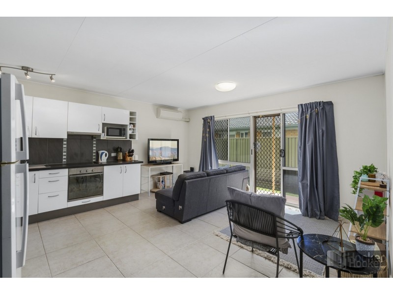 2/9 Middle Street, Labrador QLD 4215