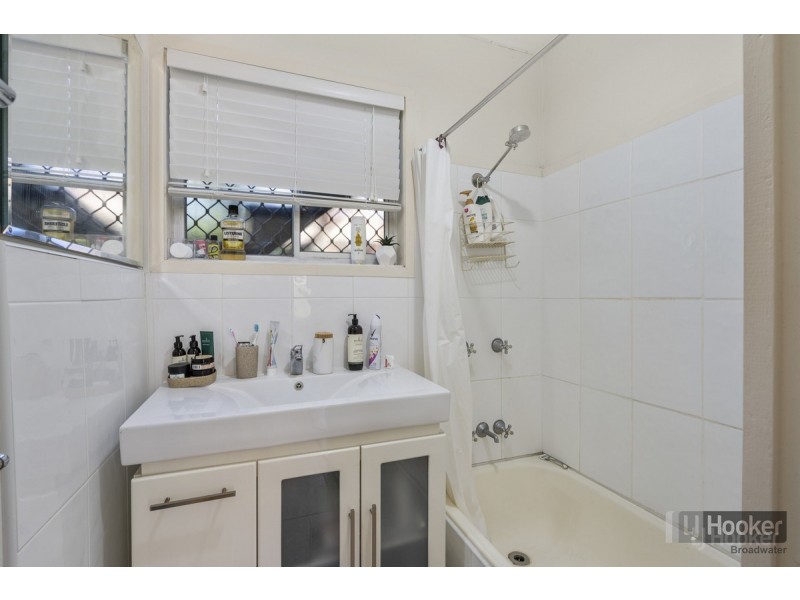 2/9 Middle Street, Labrador QLD 4215