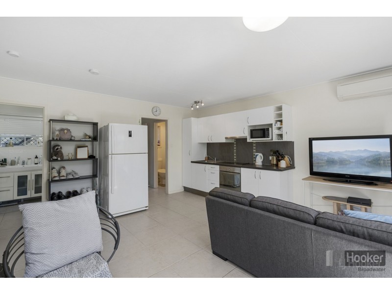 2/9 Middle Street, Labrador QLD 4215