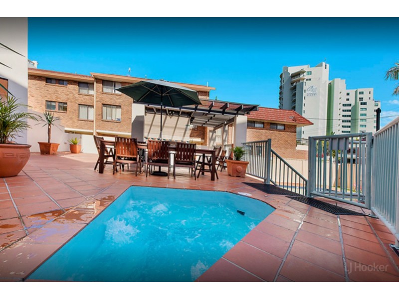 11/7-9 Robert Street, Labrador QLD 4215