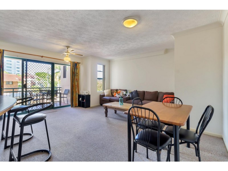 11/7-9 Robert Street, Labrador QLD 4215