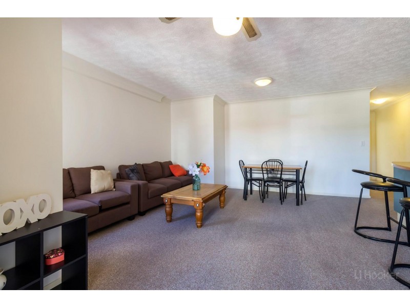 11/7-9 Robert Street, Labrador QLD 4215