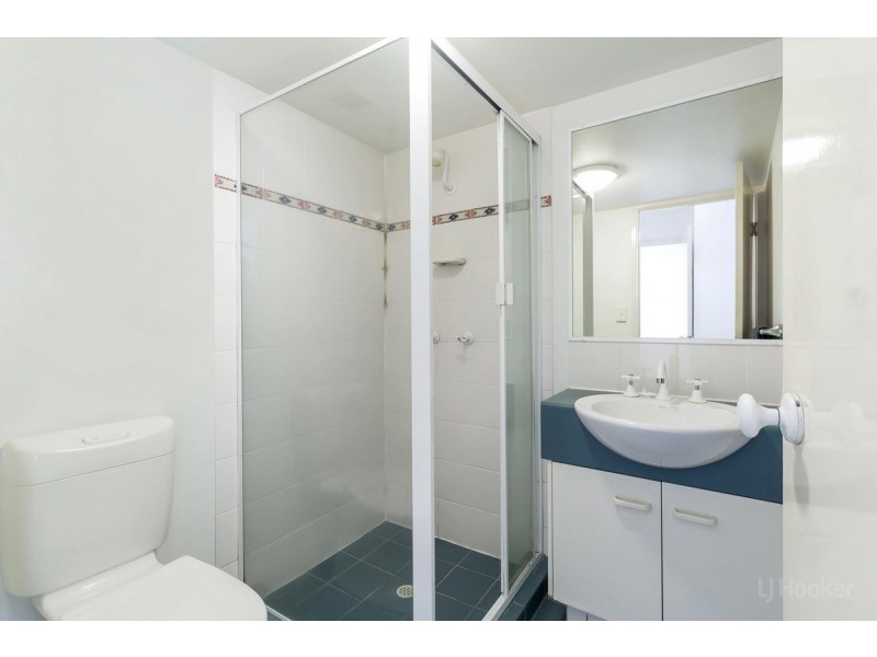 11/7-9 Robert Street, Labrador QLD 4215