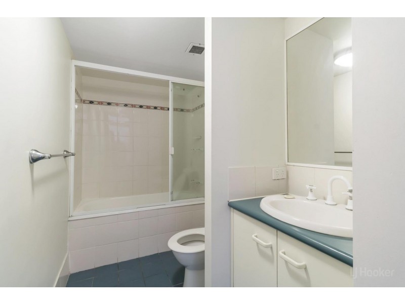 11/7-9 Robert Street, Labrador QLD 4215