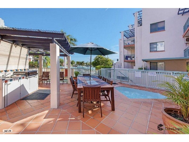 11/7-9 Robert Street, Labrador QLD 4215