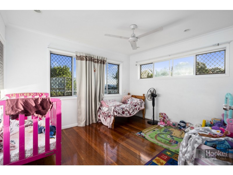 82 Imperial Parade, Labrador QLD 4215