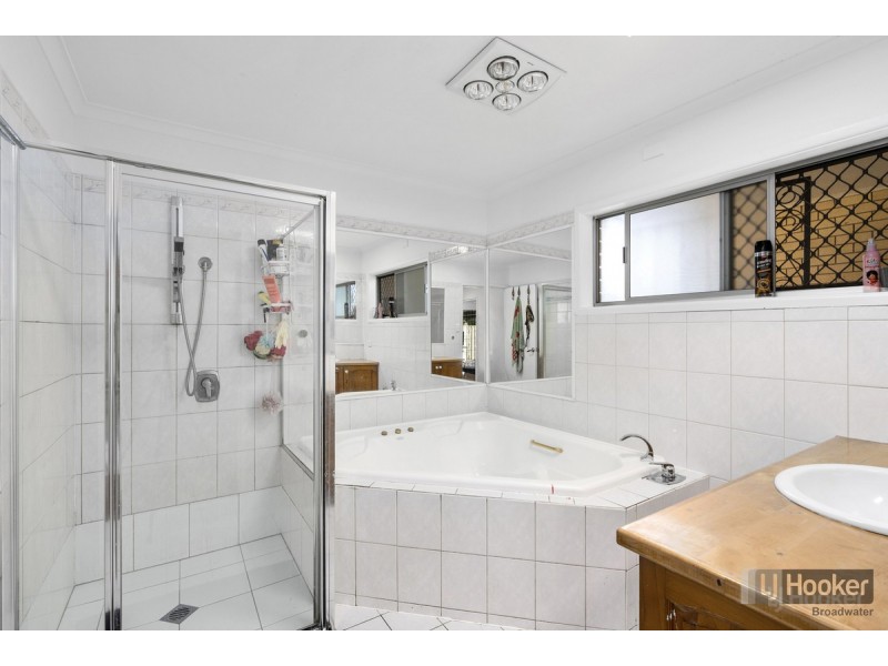 82 Imperial Parade, Labrador QLD 4215