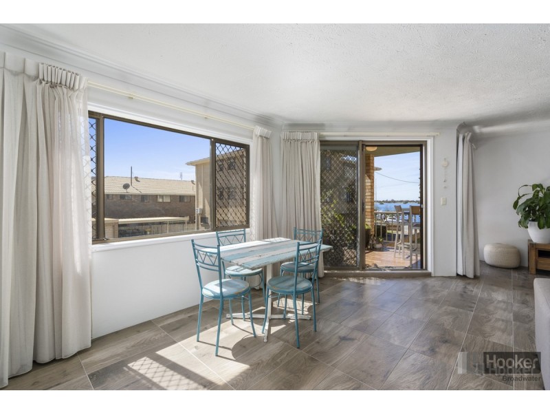 4/252 Marine Parade, Labrador QLD 4215