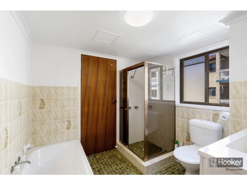 4/252 Marine Parade, Labrador QLD 4215