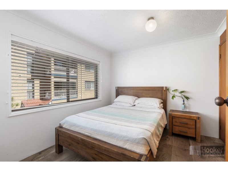 4/252 Marine Parade, Labrador QLD 4215