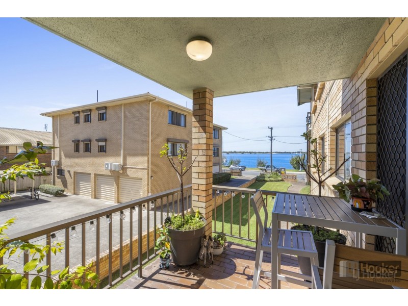 4/252 Marine Parade, Labrador QLD 4215