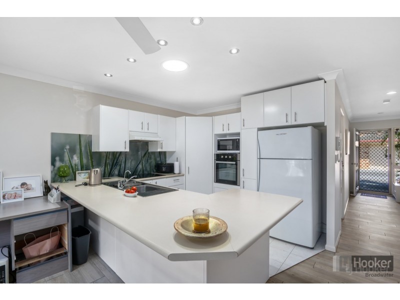 1/2 Brown Street, Labrador QLD 4215