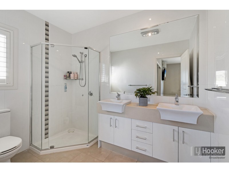 2/75 Broad Street, Labrador QLD 4215
