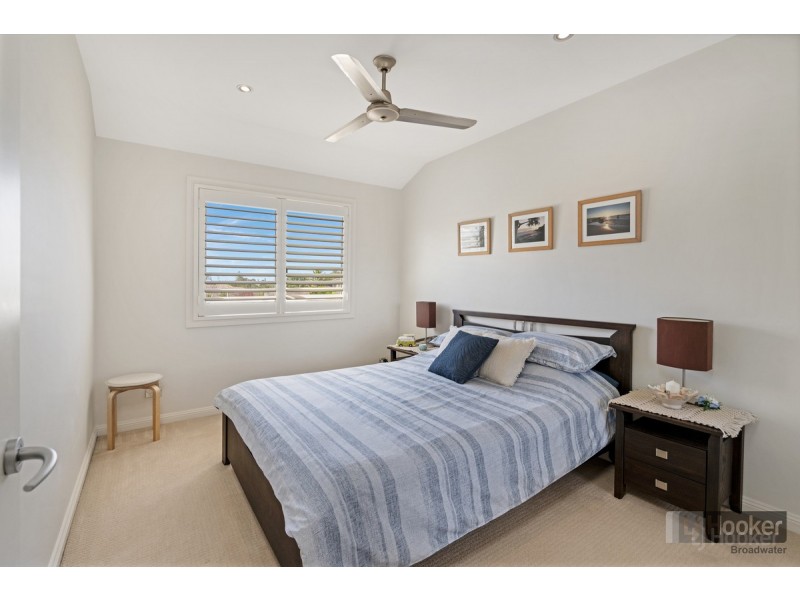 2/75 Broad Street, Labrador QLD 4215