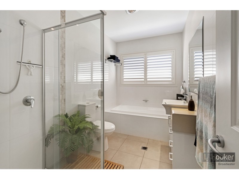 2/75 Broad Street, Labrador QLD 4215