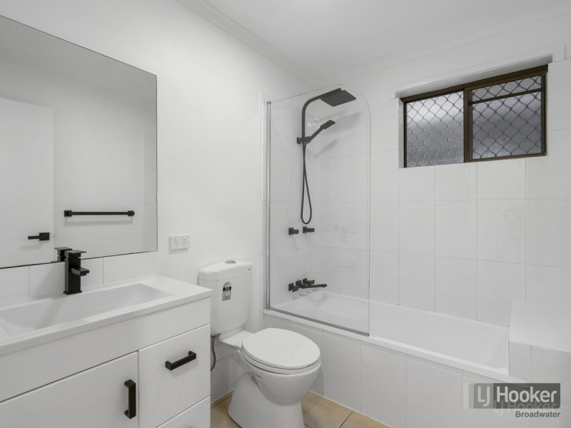 134 Government Road, Labrador QLD 4215