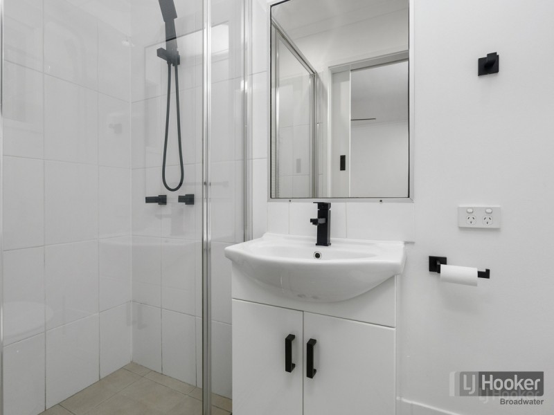 134 Government Road, Labrador QLD 4215