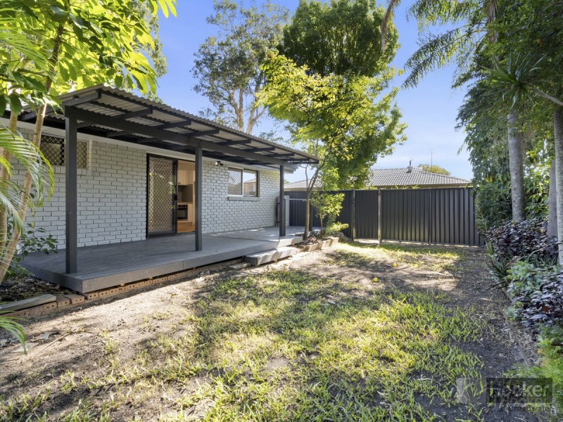 134 Government Road, Labrador QLD 4215