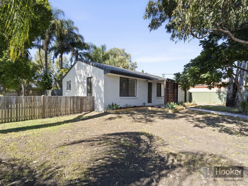 134 Government Road, Labrador QLD 4215