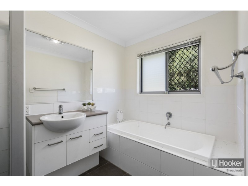 31 Elkins Street, Pacific Pines QLD 4211