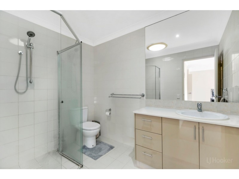 2/8-10 Gordon Street, Labrador QLD 4215