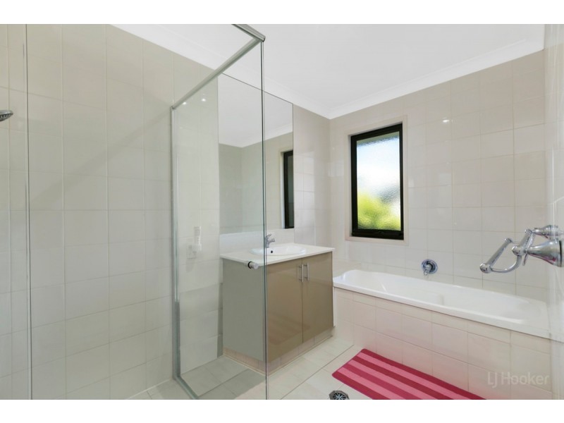 2/8-10 Gordon Street, Labrador QLD 4215